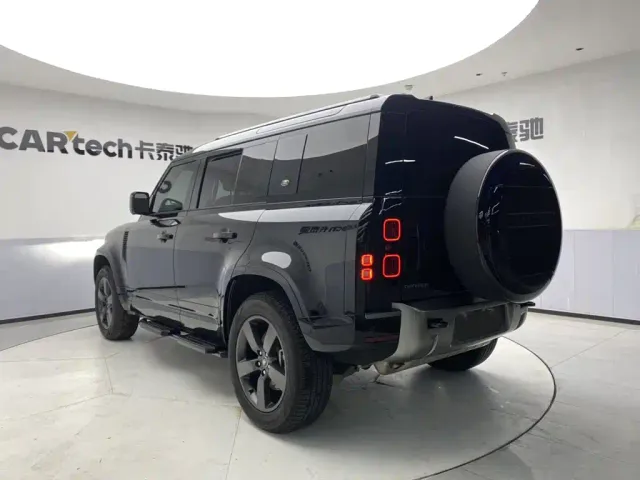 Land Rover Defender — Фото автомобиля 7