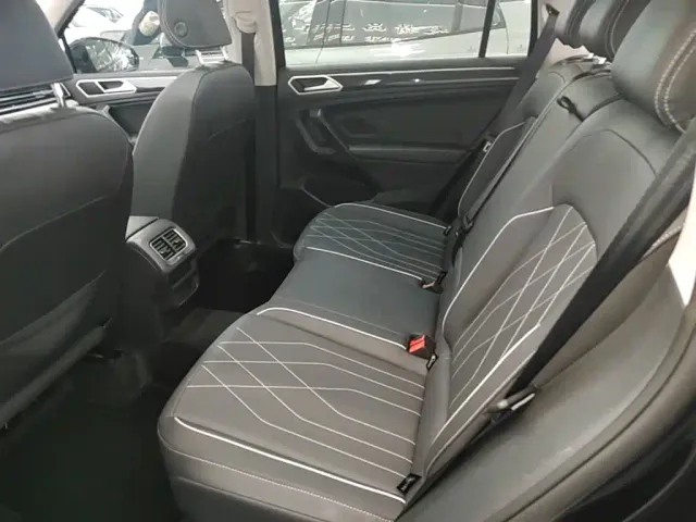 Volkswagen Tiguan L — Фото автомобиля 16