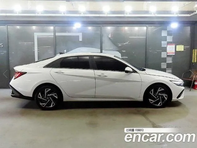 Hyundai Avante CN7 — Фото автомобиля 3