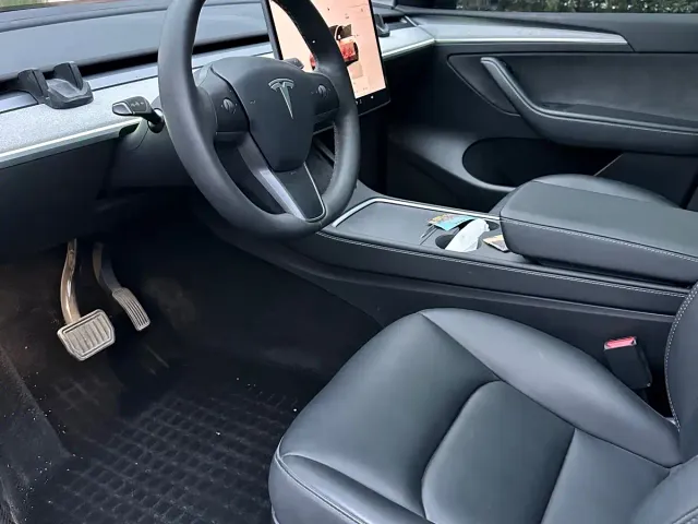 Tesla Model Y — Фото автомобиля 6