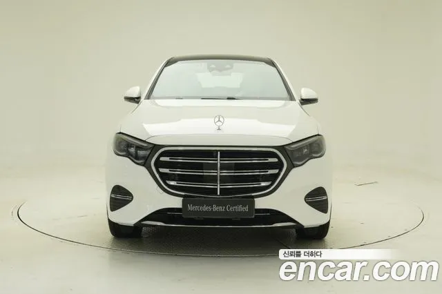 Mercedes-Benz E-Class — Фото автомобиля 3