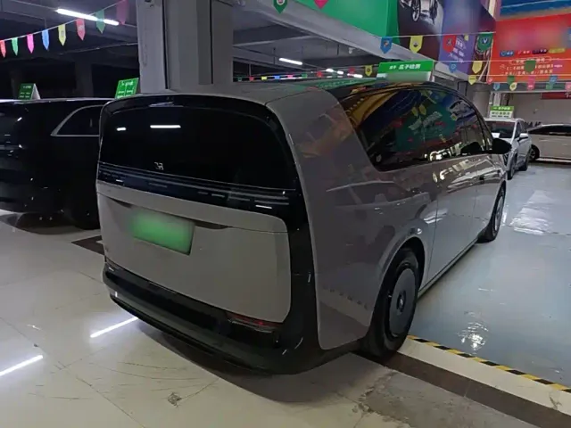 Li Auto MEGA — Фото автомобиля 6