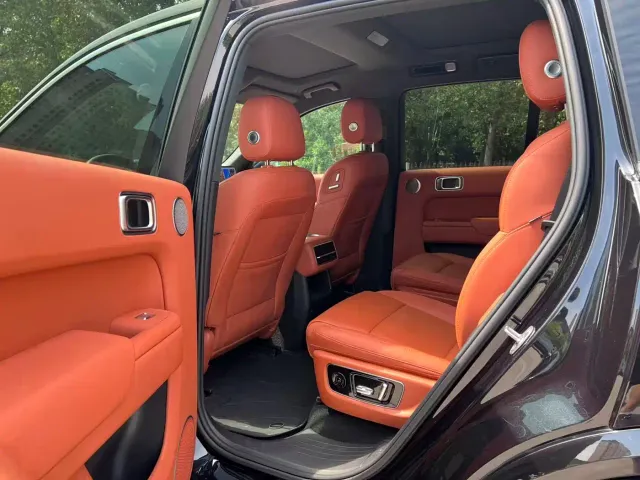 Li Auto L8 — Фото автомобиля 10