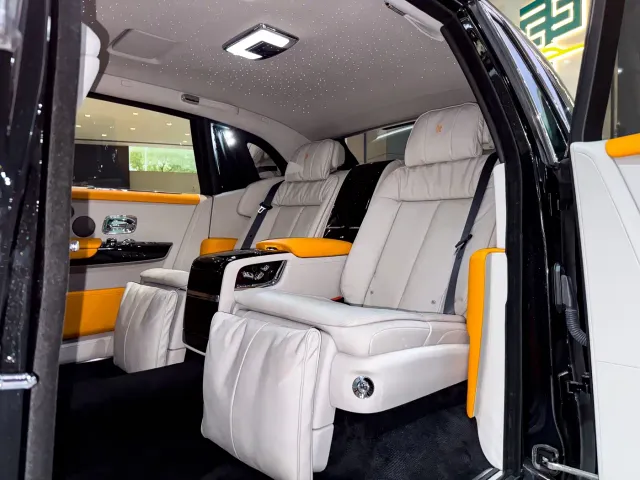 Rolls-Royce Phantom — Фото автомобиля 20