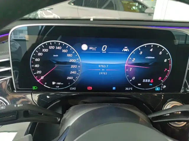 Mercedes-Benz E-Class — Фото автомобиля 11