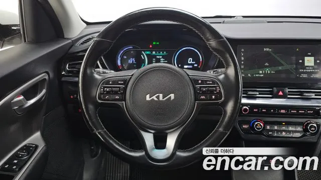 Kia Niro — Фото автомобиля 12