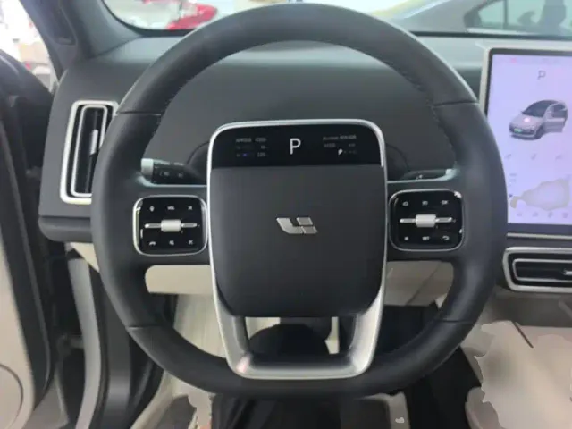 Li Auto L6 — Фото автомобиля 10