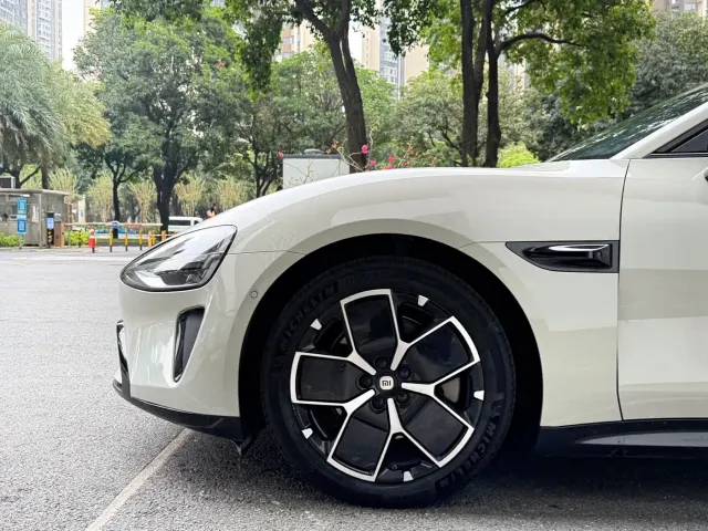 Xiaomi SU7 — Фото автомобиля 12