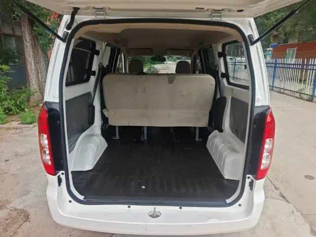 Wuling Hongguang V — Фото автомобиля 14