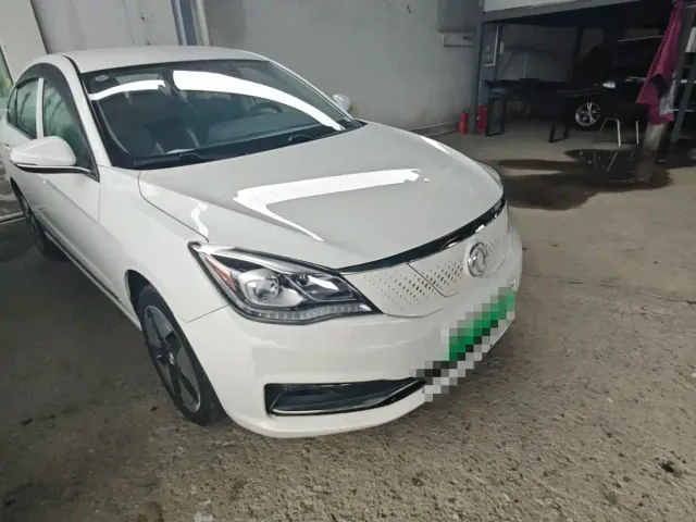 Dongfeng Fengshen E70 — Фото автомобиля 3