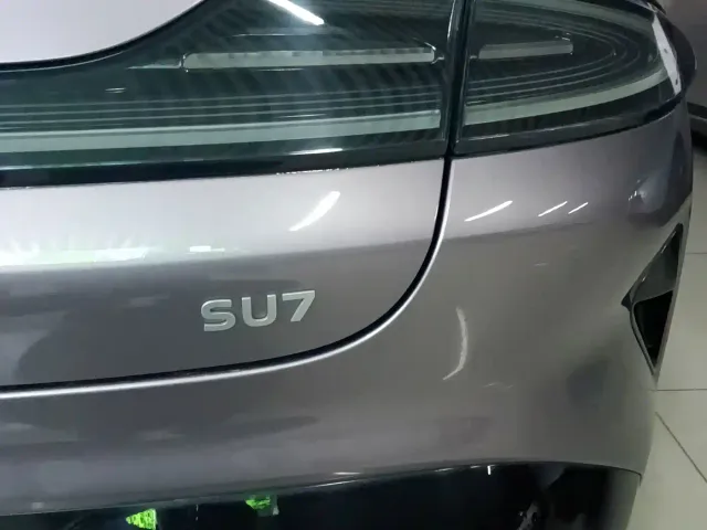 Xiaomi SU7 — Фото автомобиля 12