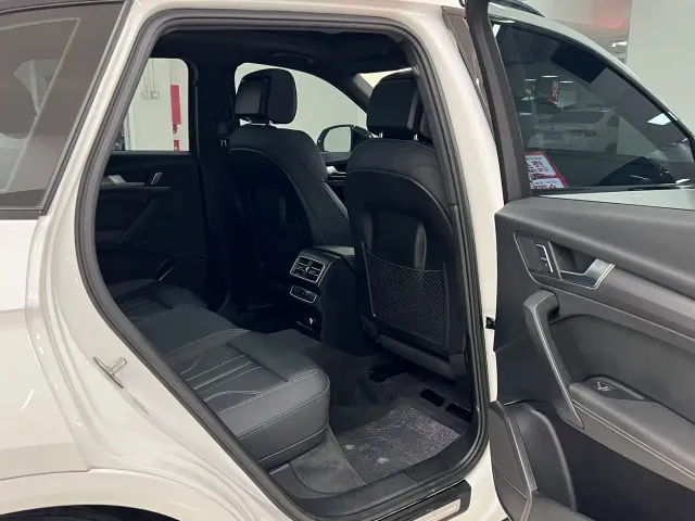 Audi Q5L — Фото автомобиля 10