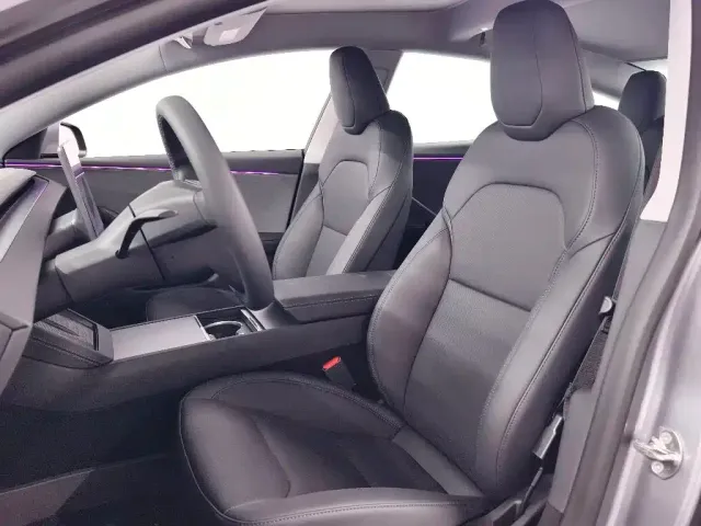 Tesla Model 3 — Фото автомобиля 12