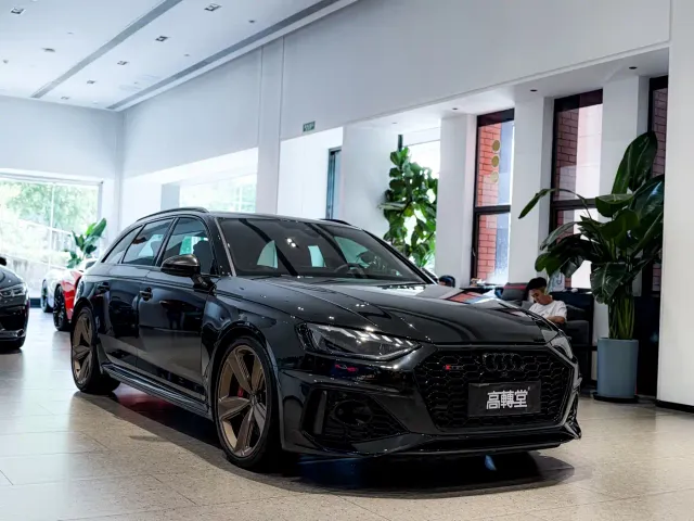 Audi RS 4 — Фото автомобиля 4
