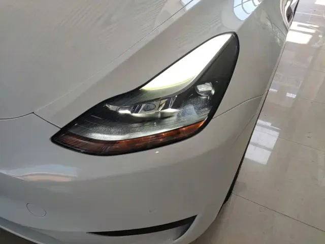 Tesla Model Y — Фото автомобиля 17