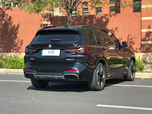 BMW iX3 — Фото автомобиля 8