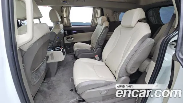 Kia Carnival Generation 4 — Фото автомобиля 11