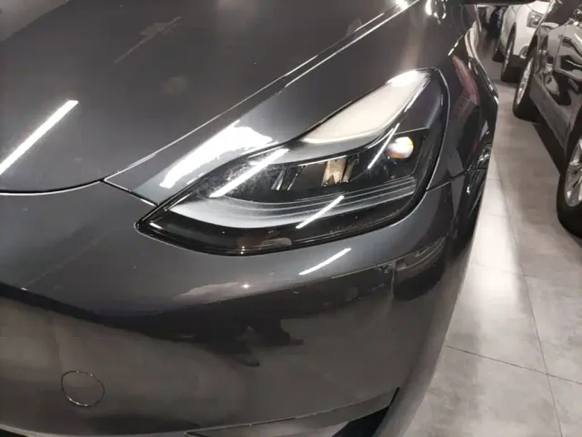 Tesla Model Y — Фото автомобиля 17