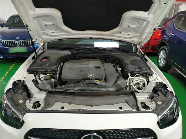 Mercedes-Benz E-Class — Фото автомобиля 9