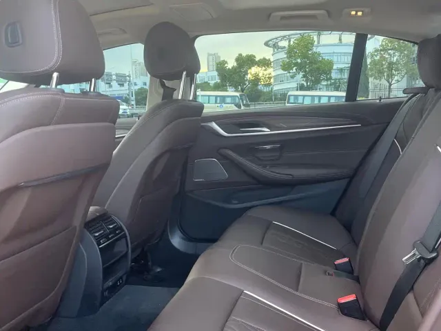 BMW 5 Series — Фото автомобиля 4