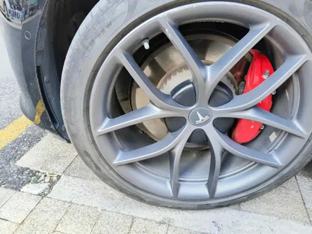 Tesla Model 3 — Фото автомобиля 7