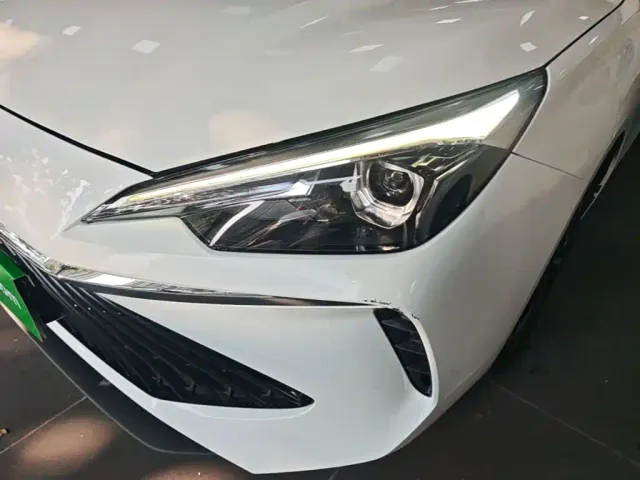 Roewe i5 — Фото автомобиля 23