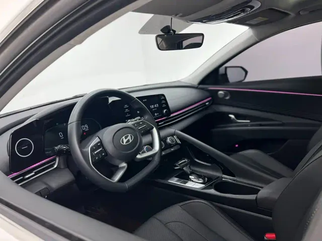 Hyundai Elantra — Фото автомобиля 12