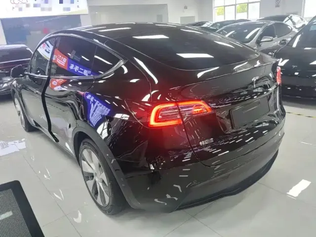 Tesla Model Y — Фото автомобиля 4