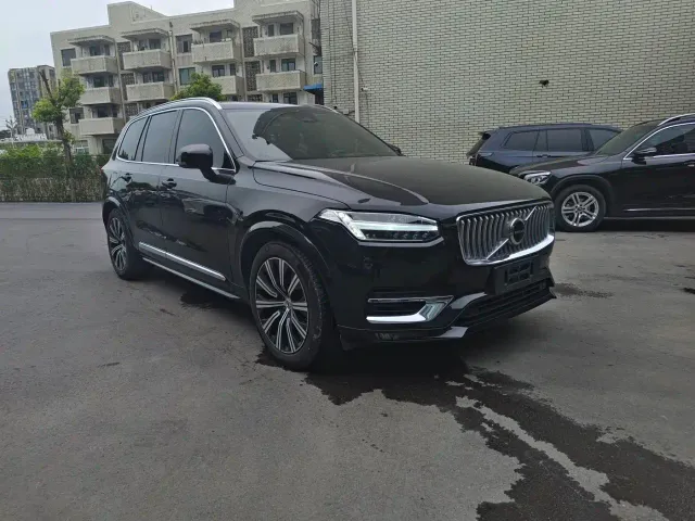 Volvo XC90 — Фото автомобиля 3
