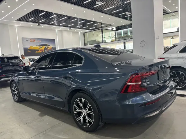 Volvo S60 — Фото автомобиля 7