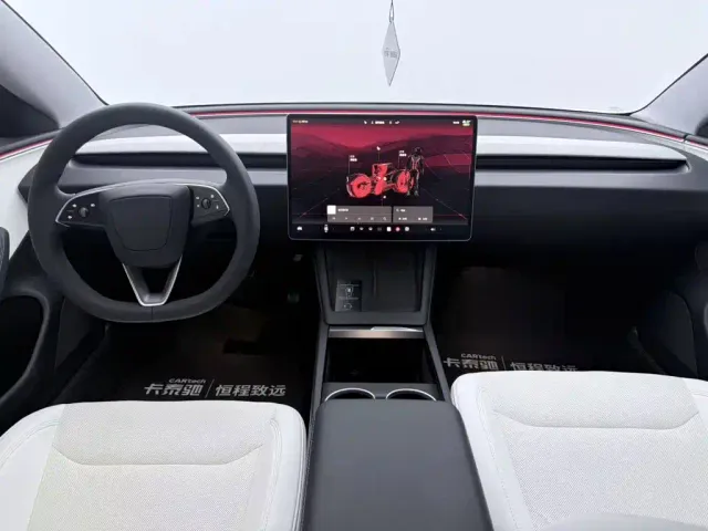 Tesla Model 3 — Фото автомобиля 13