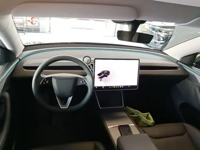 Tesla Model Y — Фото автомобиля 9
