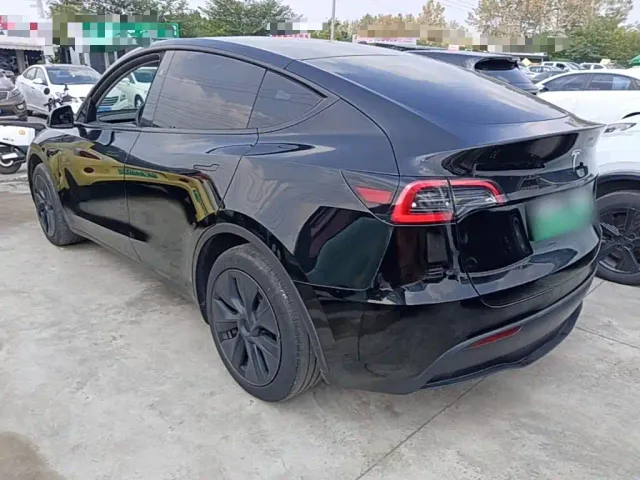 Tesla Model Y — Фото автомобиля 4