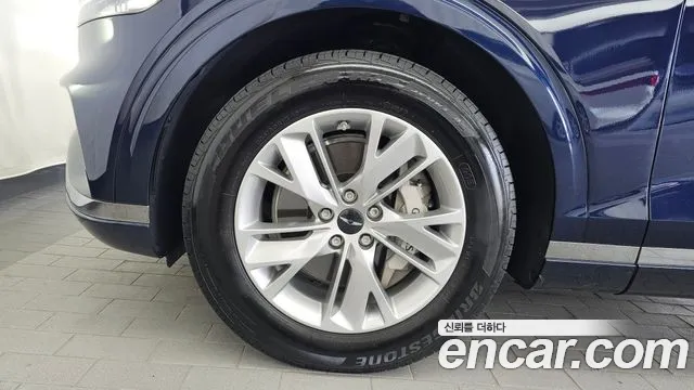 Genesis GV70 — Фото автомобиля 5