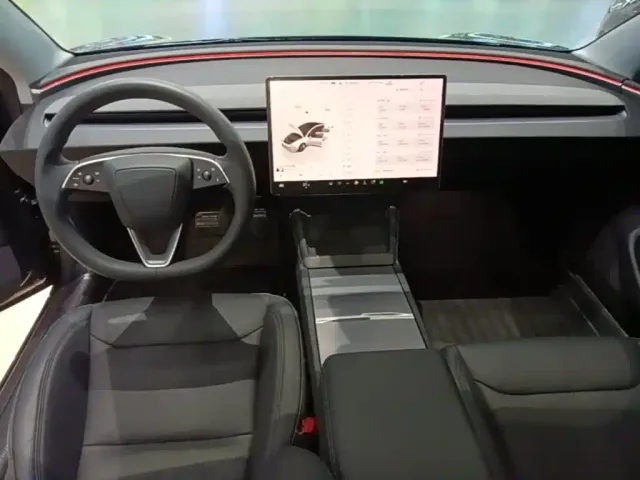 Tesla Model 3 — Фото автомобиля 9