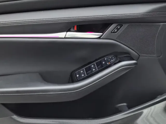 Mazda Axela — Фото автомобиля 20