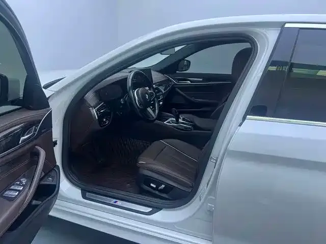 BMW 5 Series — Фото автомобиля 17