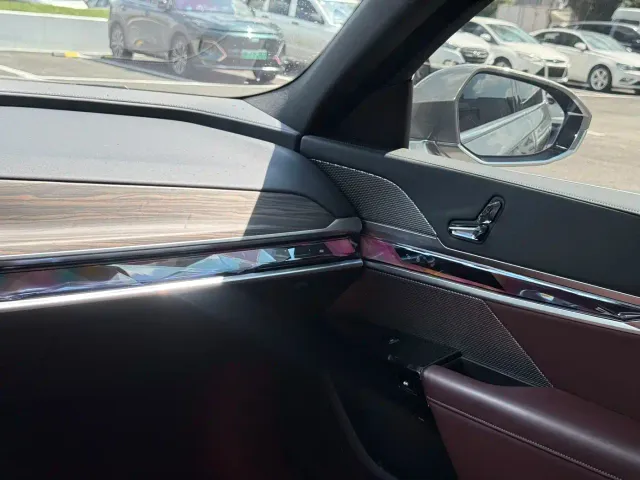 BMW i7 — Фото автомобиля 19