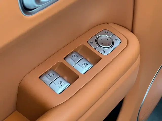 Li Auto L7 — Фото автомобиля 12