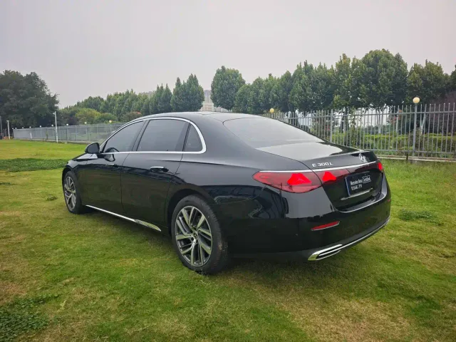 Mercedes-Benz E-Class — Фото автомобиля 7