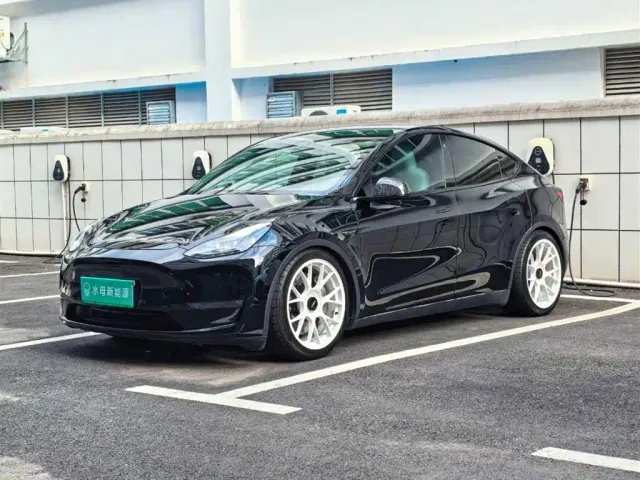 Фотография автомобиля — Tesla Model Y