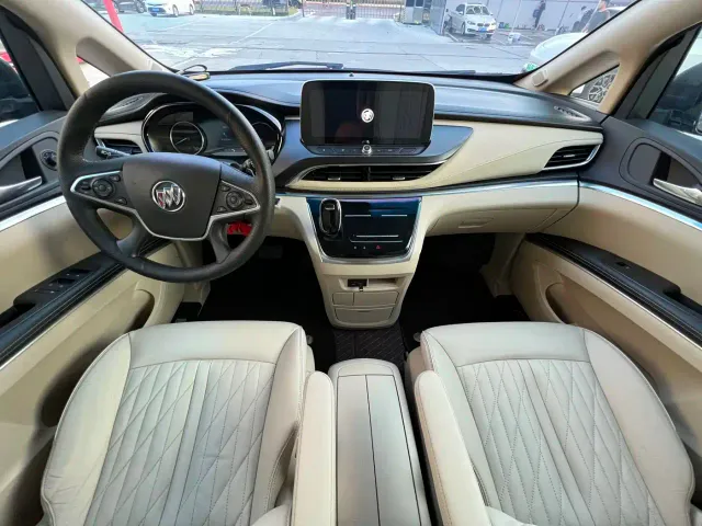 Buick GL8 — Фото автомобиля 5