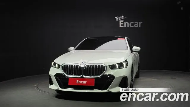 BMW 5-Series 5 серия (G60) 530i xDrive M Sport — Фото автомобиля 2