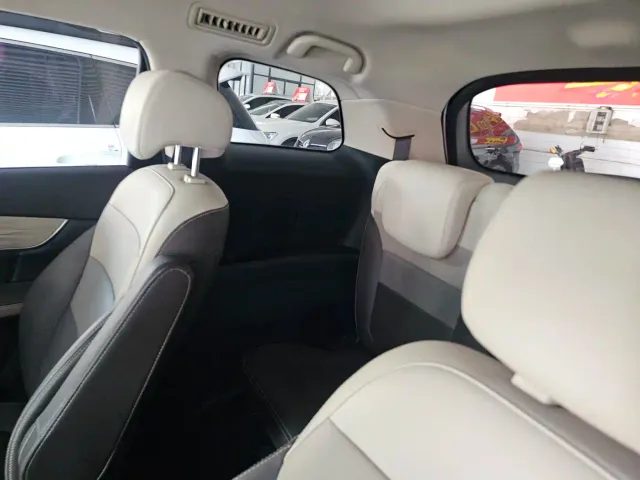 BYD Song MAX — Фото автомобиля 9