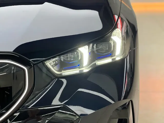 BMW 5 Series — Фото автомобиля 17