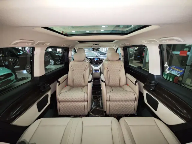 Mercedes-Benz V-Class — Фото автомобиля 12