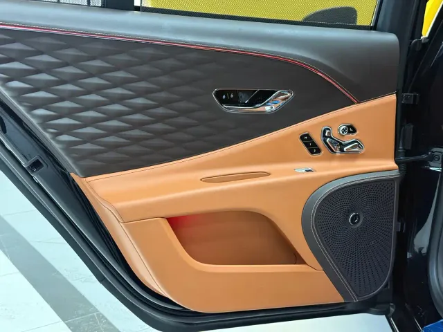 Bentley Flying Spur — Фото автомобиля 25