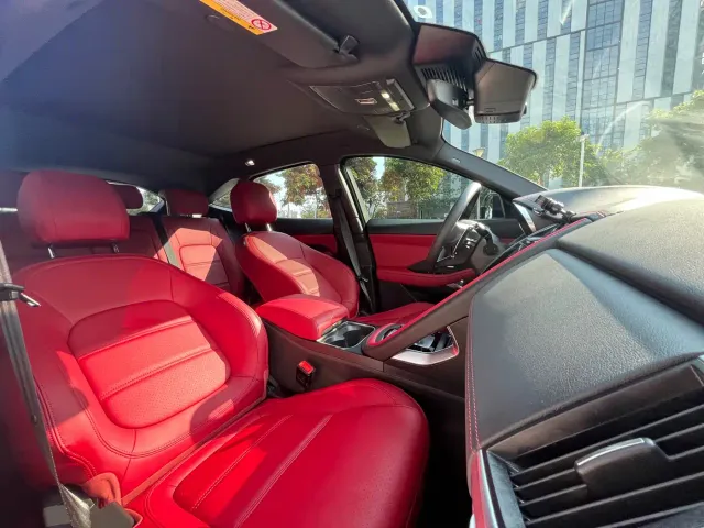 Jaguar E-PACE — Фото автомобиля 14