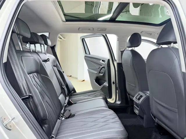 Volkswagen Tiguan L — Фото автомобиля 9