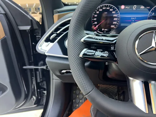 Mercedes-Benz E-Class — Фото автомобиля 12